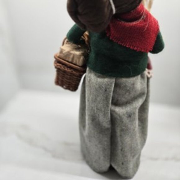 Byers' Woman Shopper (1995) - Picture 2 of 4